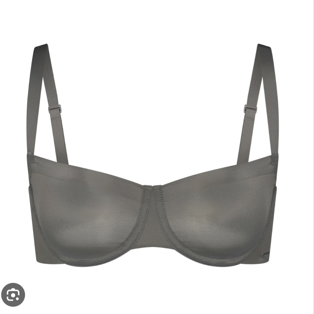 SKIMS ✨ No Show Molded Unlined Balconette 32DD